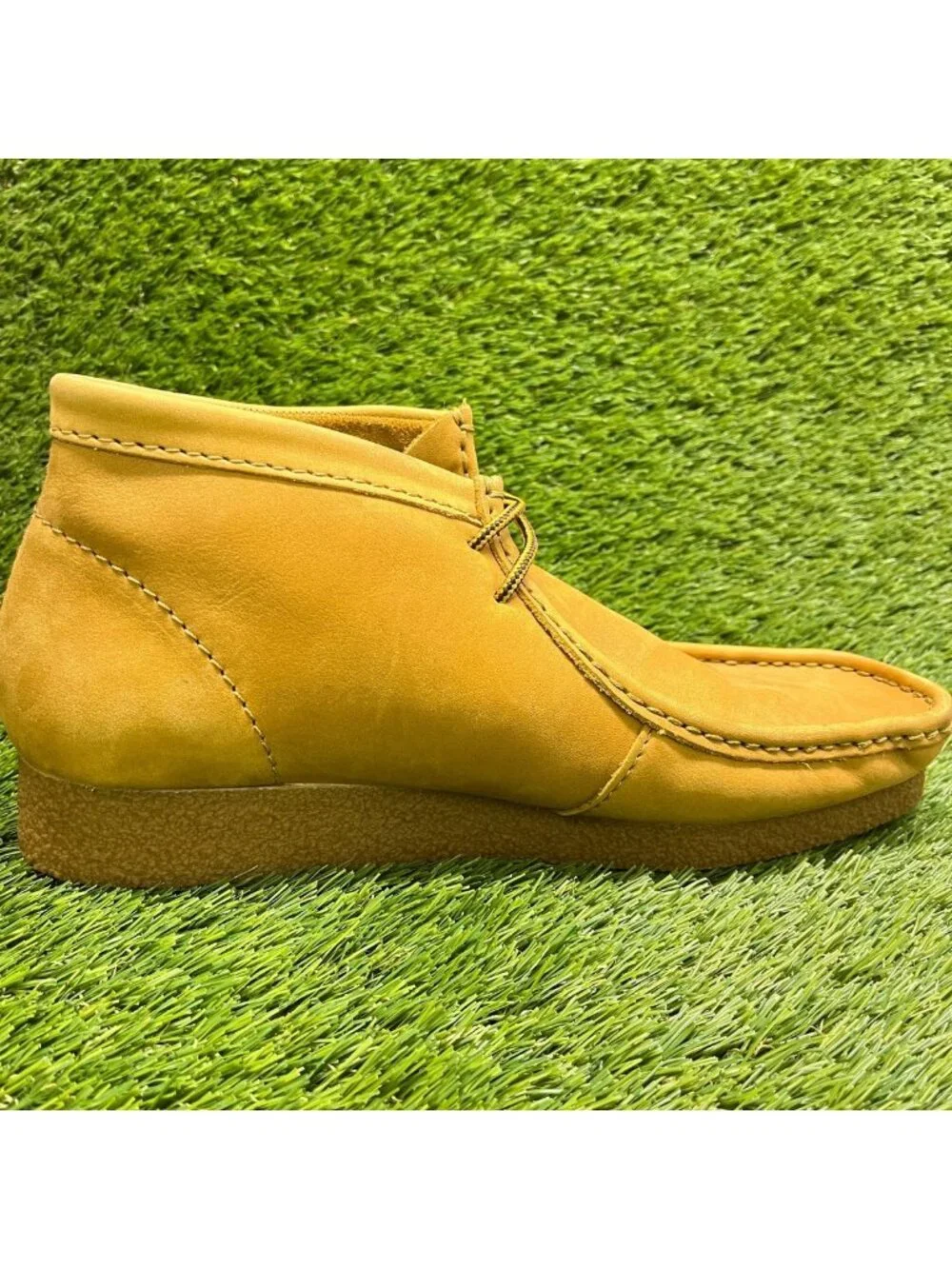 Clarks Shacre Mens Size 10.5 Wheat Leather Casual Classic Moc-Toe Chukka Boots